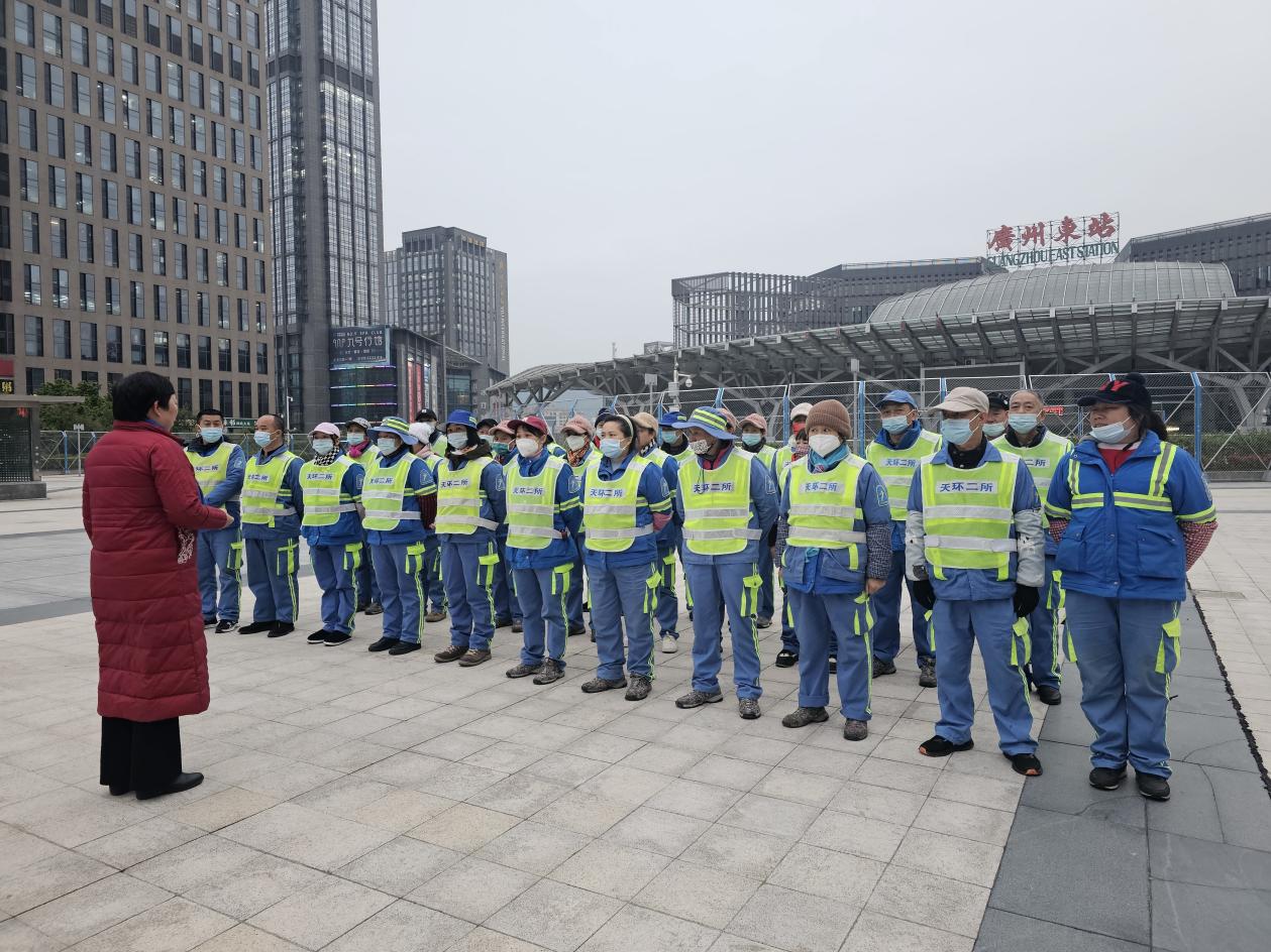 部分重点站点实行24小时保洁广州做好春运站场城市管理工作(图1)