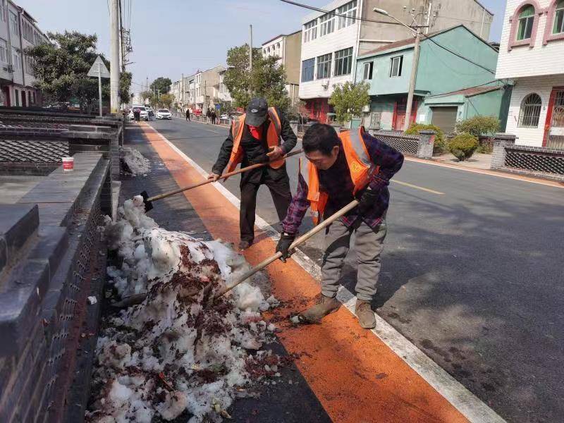 春节我在岗：云梦养护工人坚守岗位 公路保洁不停歇jbo竞博app官网(图4)