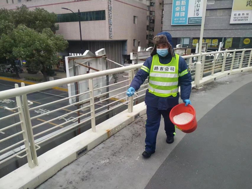 文旅重点区域“家庭化”保洁背街背巷等彻底整治丨城管部门打组合拳确保春整成效(图1)